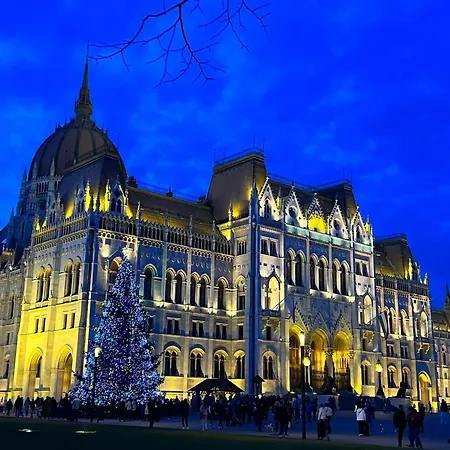 Acacia Aparhotel-near New York Cafe Budapest