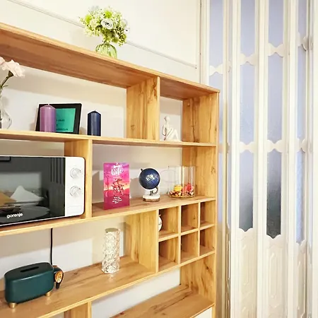 Acacia Aparhotel-near New York Cafe Apartment *