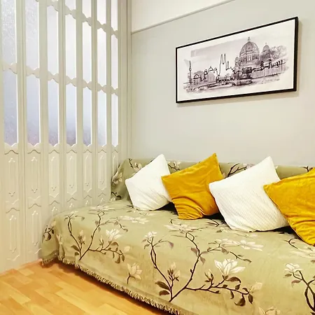Acacia Aparhotel-near New York Cafe *