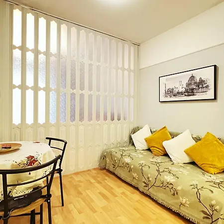 Apartment Acacia Aparhotel-near New York Cafe Budapest